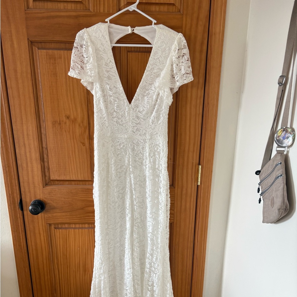 Lulu's Elegant White Lace Wedding Dress